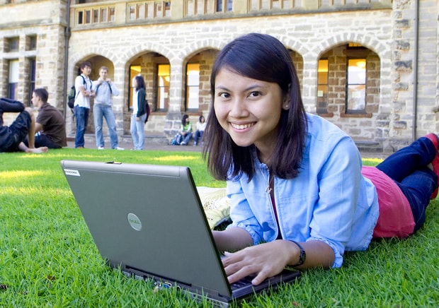 Đảm bảo rằng bạn sẽ liên lạc thường xuyên với gia đình