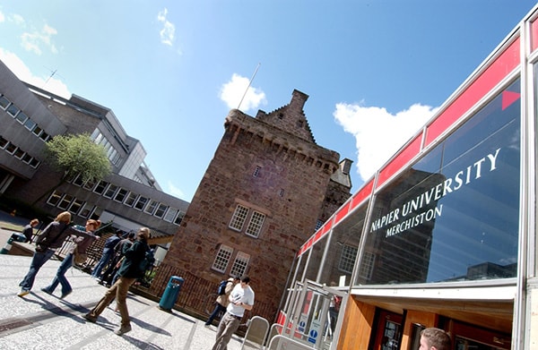 Tìm hiểu trường công lập Edinburgh Napier tại Scotland