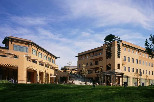 Các trường đại học ngành tài chính - ngân hàng nổi tiếng nhất nước Anh Các trường đại học ngành tài chính - ngân hàng nổi tiếng nhất nước Anh 2