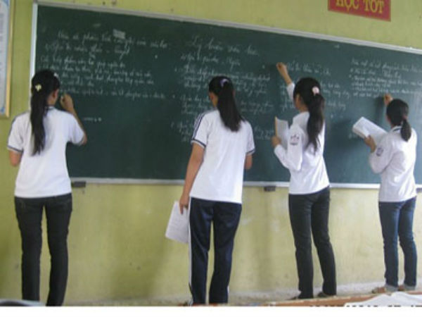 Tích cực lên bảng chữa bài tập sẽ khiến bạn tiến bộ lên rất nhiều