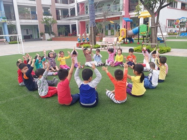 Tổ chức hoạt động vui chơi cho con Tổ chức hoạt động vui chơi cho con