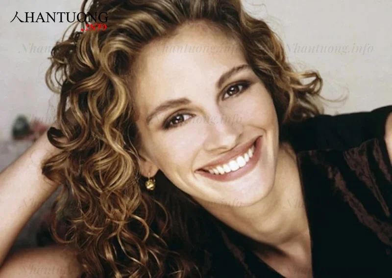 Phụ nữ miệng rộng hào phóng cởi mở